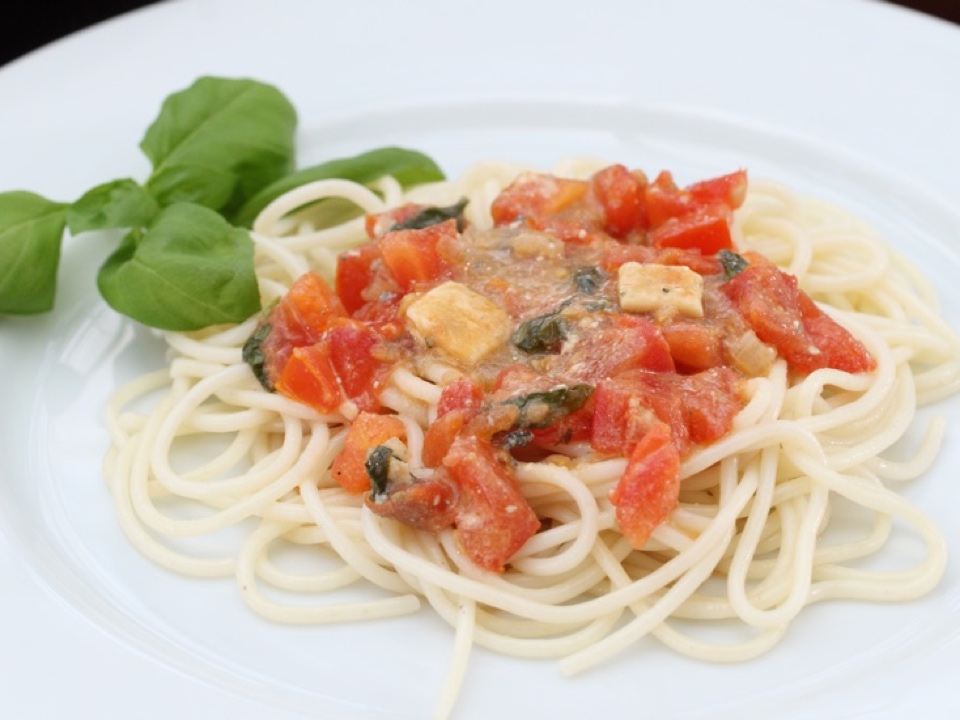 Spaghetti mit Tomatensoße und Blauschimmelkäse – Hier leben