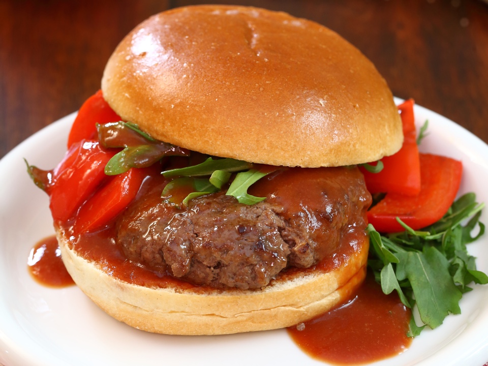 Rindfleischburger mit Paprika und Rucola – Hier leben